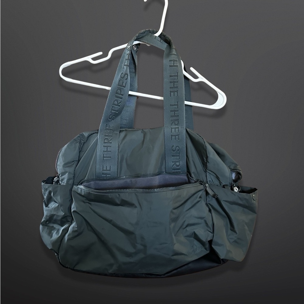 Adidas gym / traveler bag - three stripe life weekender